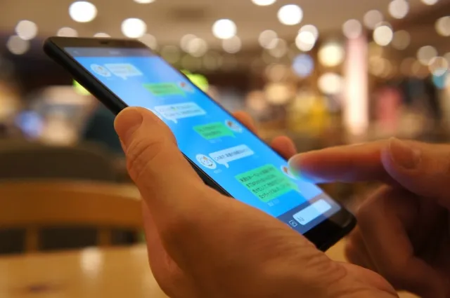白川方明のLINEに誘導する詐欺広告に注意!日銀の元総裁を悪用したAIフェイク動画を調査